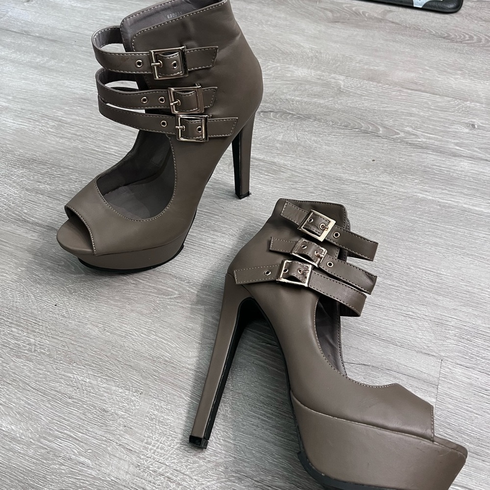 Size 9 heels
